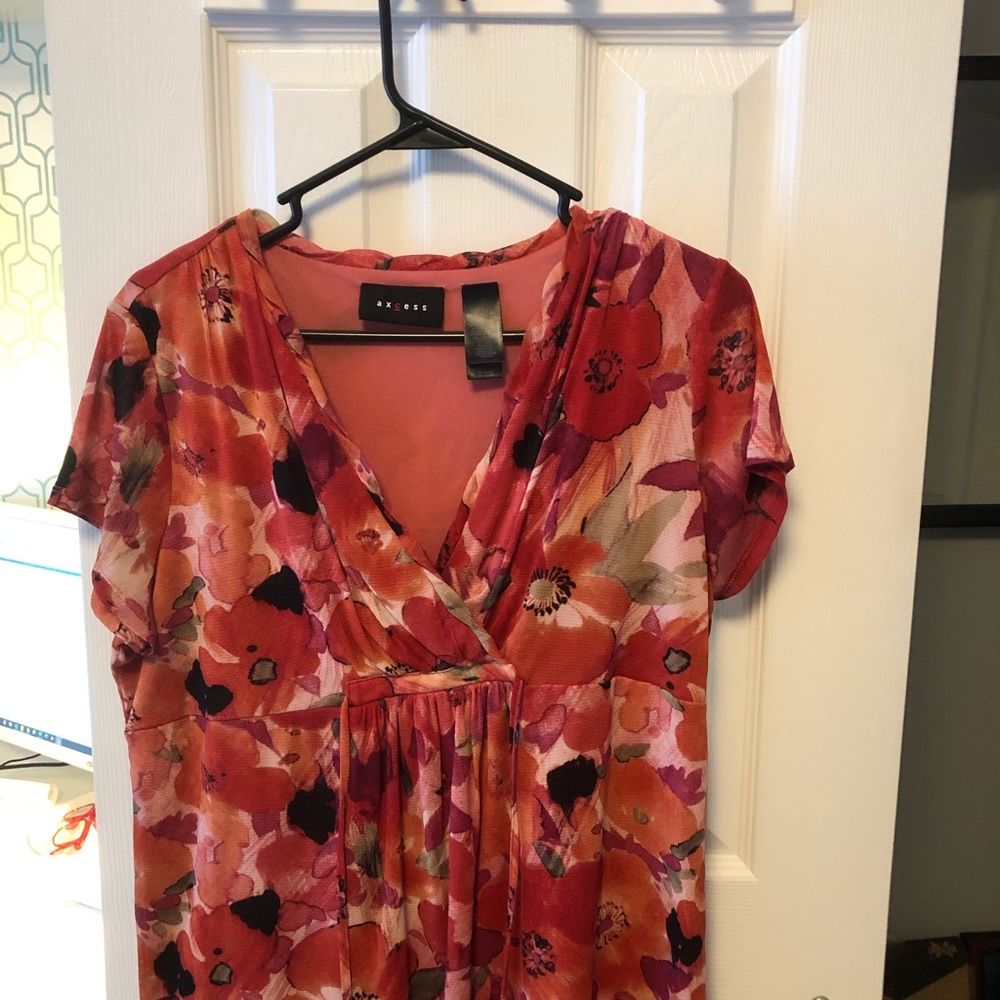 EUC Women’s Colorful Top - by Axcess XL